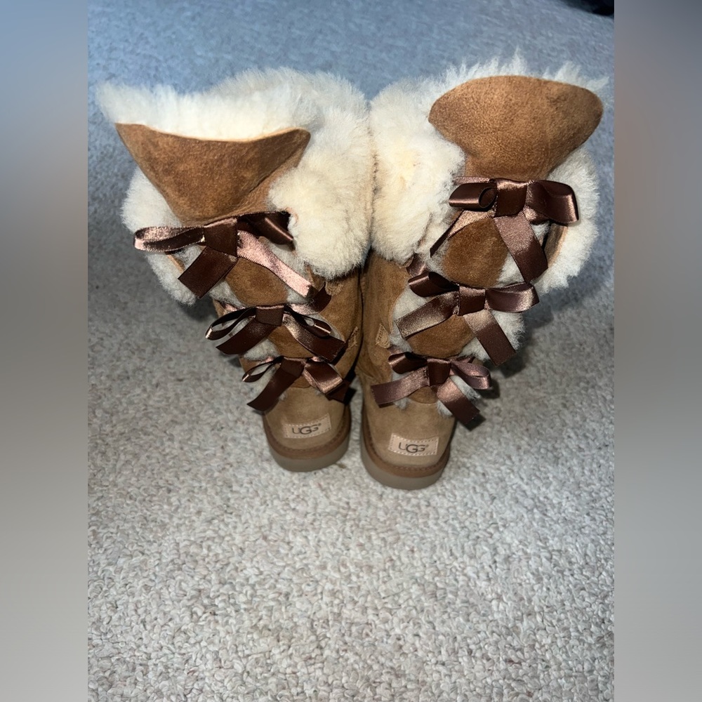 women’s bailey bow tall UGG slipper boots size 9 worn once great condition